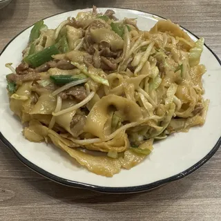 G3. Beef Chow Mein