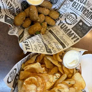 Mac &amp; cheese bites + potato chips