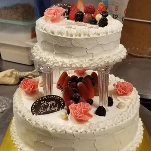 Located at the front entrance of kaheka Don Quijote. Special event cakes and more, best taste pastries in town