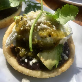 Huevos Benedictos
