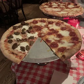 Medium Red Pizza (16")