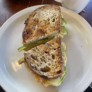 Little chickpea sandwich (smashed chickpeas and avocado)