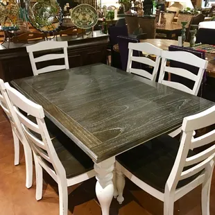 Sunny Designs Table W/ 6 Chairs &amp; 2 Leaves $1799.