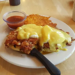 Beef hash benedict