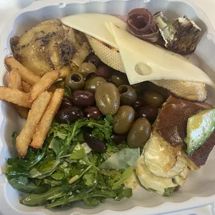 Brought leftovers for my daughter! She got alittle of everything we had and we all were satisfied!