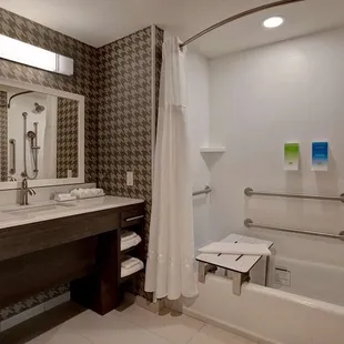 Guest room bath