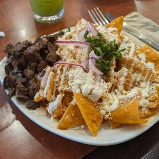 Chiliquiles with green sauce and carne asada