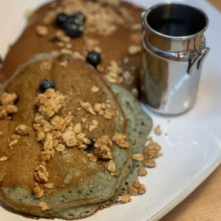 Very dry blueberry streusel.  Where is the streusel??). Guess the oats is their idea or streusel???  Do better!