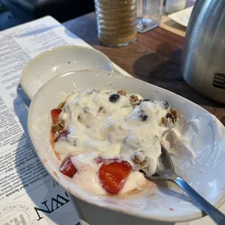 LoLo's Granola & Yogurt