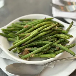 BUTTERY GARLIC GREEN BEANS