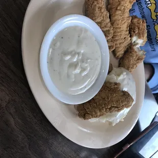 Chicken tenders with mashed potatoes and white gravy
