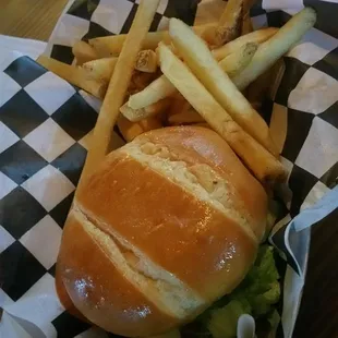 Deluxe Cheeseburger.