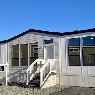 New Lot Model - #6
Palm Harbor HD30764E
4 bedroom 2 Bath 2178 sf