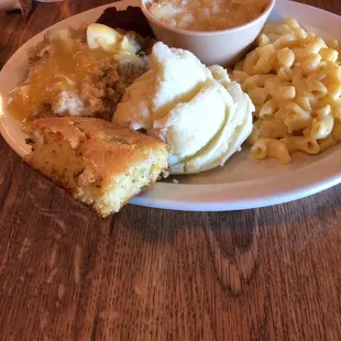 a plate of food with macaroni and cheese