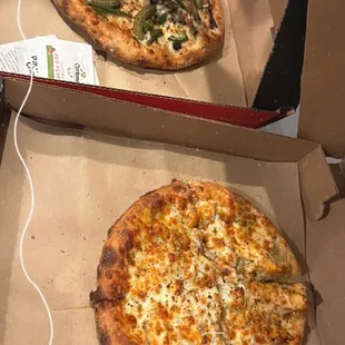 Very friendly, even though they were closing we weren't rushed.!! Pizza was really good, wings were tasty, and the great price