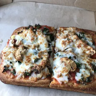 Solo square pizza, mushroom and kale.