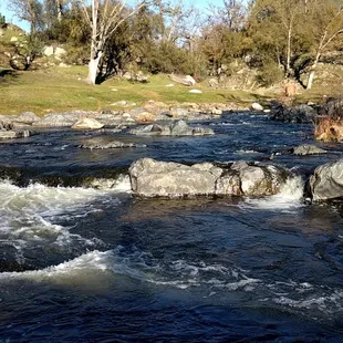 Black and shiny rocks over Fresno River