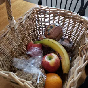 Nice basket of muffins and fruit.... also fresh orange juice and milk in fridge.....