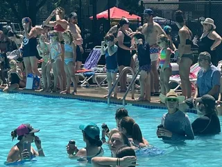 Round Hill Bath & Tennis Club