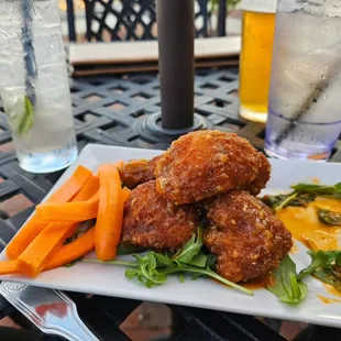 Spicy Garlic Cauli Wings appetizer.