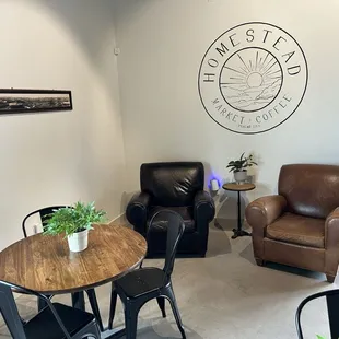 Indoor comfy seating (6 tables with chairs in addition)