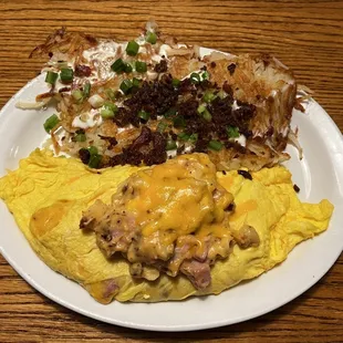 Mac &amp; Cheese Omelette with loaded Hash Browns