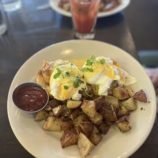 Eggs Benedict and potatoes