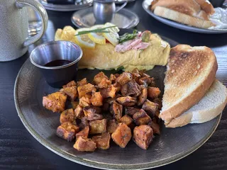 Warren's Restaurant and Bar