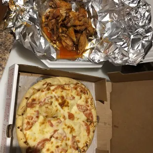 White pizza &amp; wings
