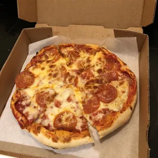 Small pepperoni pizza