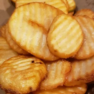 ows a bowl of potato chips