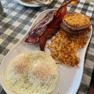 Eggs and bacon with an English muffin ( sorry ai like pepper lol). No exaggeration, best bacon I have ever had!