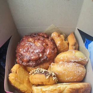 Look at that freshness! That fritter is flawless. It's what all fritters should strive to be.