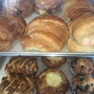 How many cheese croissants : many!!