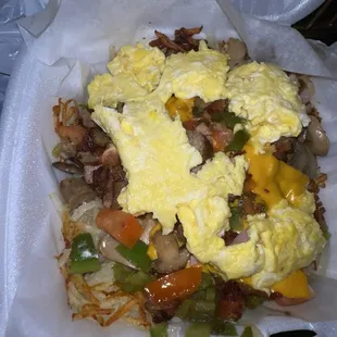 THIS IS THE Hometown Skillet IT IS FILLED TO THE TOP AND WORTH THE PRICE JUST ADD SALT AND PEPPER