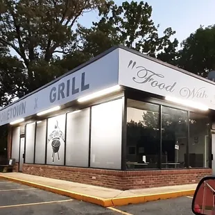 the outside of a restaurant