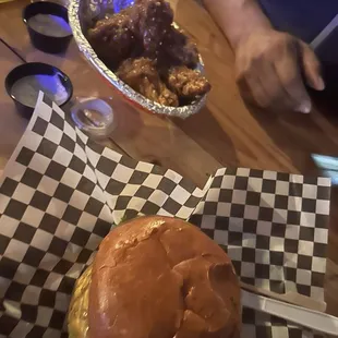 food, chicken wings and fried chicken