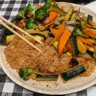 Vegetable hibachi in the front. Massive plate!!