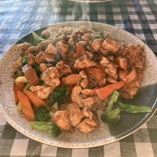 Hibachi chicken with broccoli and carrots