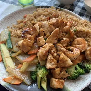 Chicken and shrimp with the fried rice
