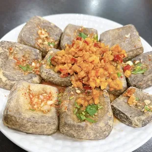 This is the best place to eat the Hunan Stinky Tofu! It's extremely transitional flavor. It smells super good and super juicy !