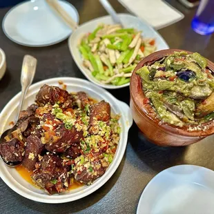 脆皮猪脚，擂辣椒皮蛋(加茄子)