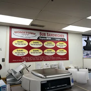 Subway say whaaaat? This places has fab, flavorful sandwiches...need some roast beef, (no capicola/mortadella) Great big sandwiches!