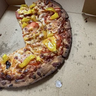 Cauliflower pizza with tomatoes and banana peppers
