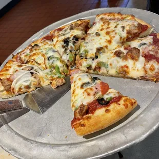 Great pizza!  Think crust was amazing!!  Nice crunch to it and wonderful flavor!