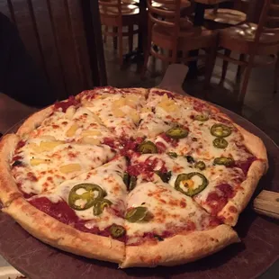 Medium Pizza w. Onion, Basil, Pineapple &amp; Jalapeño