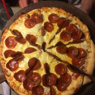 Medium pepperoni pizza