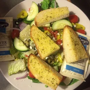 Mediterranean Salad w/garlic bread