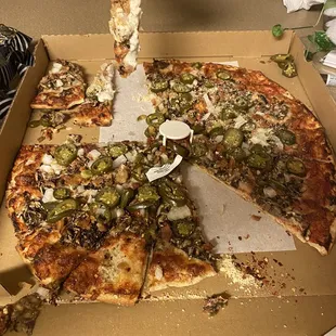 Weird slices, toppings a mess, no cheese, crisp dough