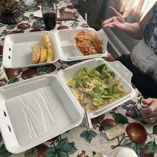 Spaghetti with garlic toast Side salad